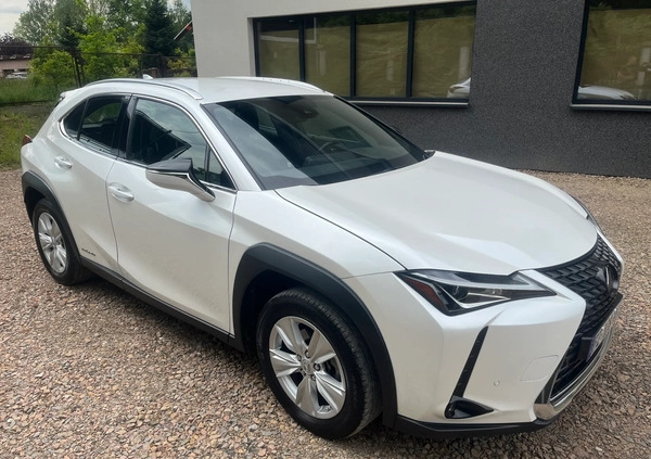 Lexus UX cena 105000 przebieg: 79000, rok produkcji 2021 z Błażowa małe 529